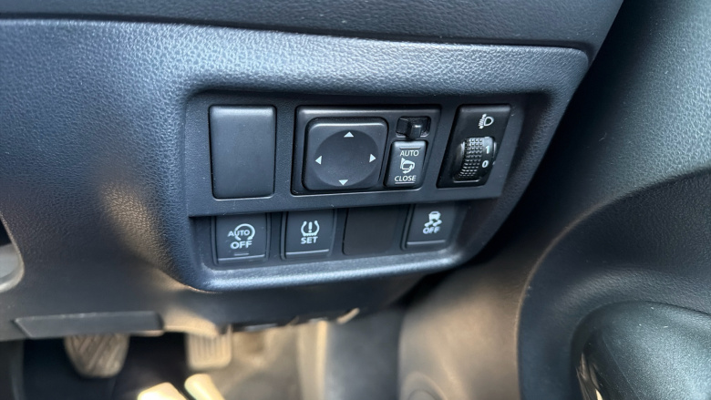 Nissan Juke 1.2 DiG-T N-Connecta 5dr Petrol Hatchback